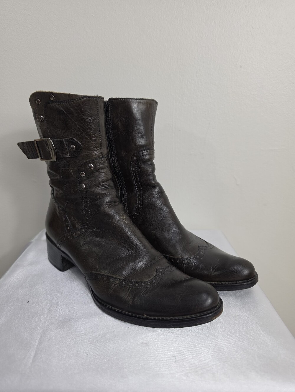 Vero Cuoio Dark Gray/ Green Leather Lace-Up Ankle Boots with Buckle